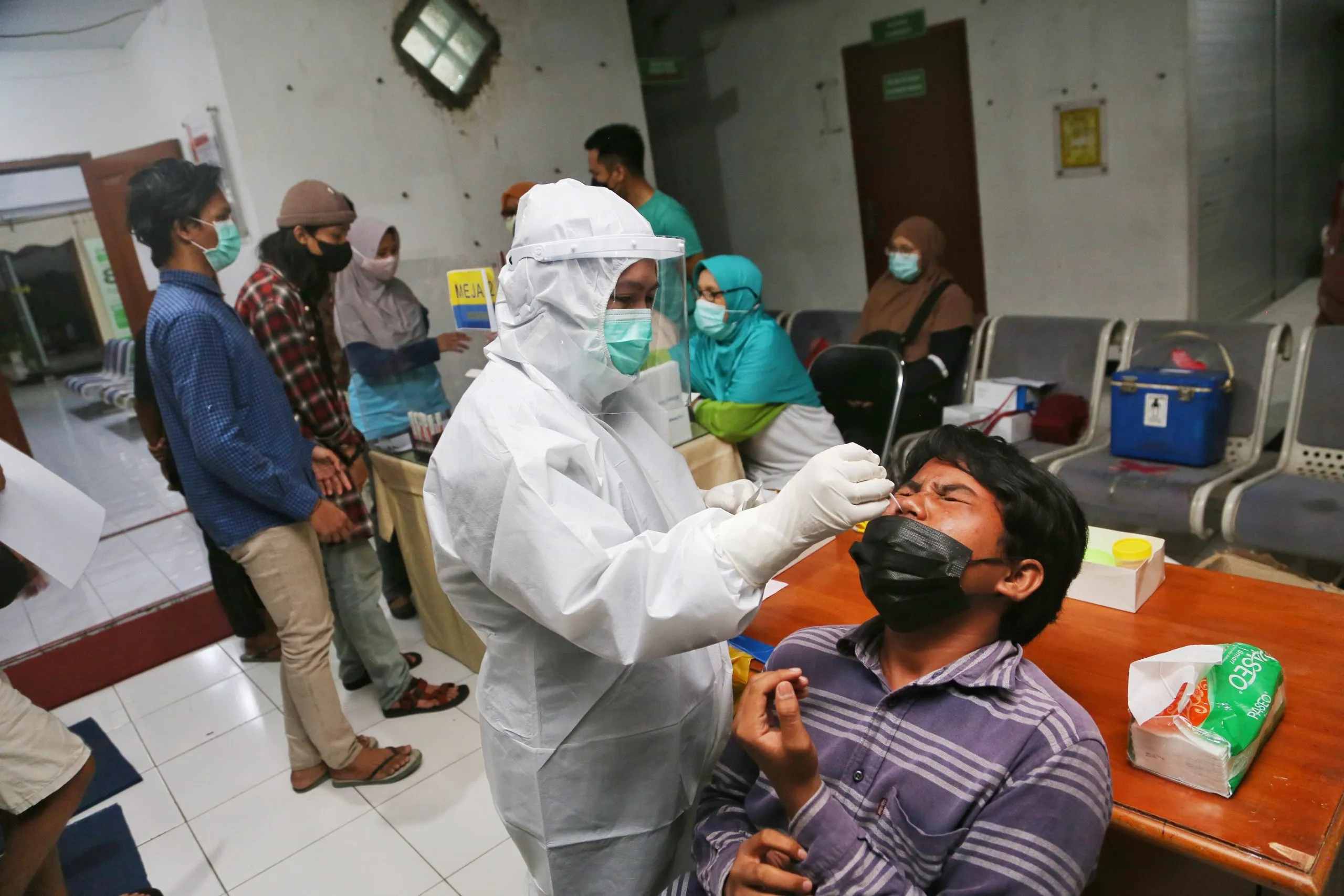 Antisipasi Lonjakan Kasus Covid-19, 10 Persen Karyawan Ditiap Tempat Kerja di Surabaya Dites Swab