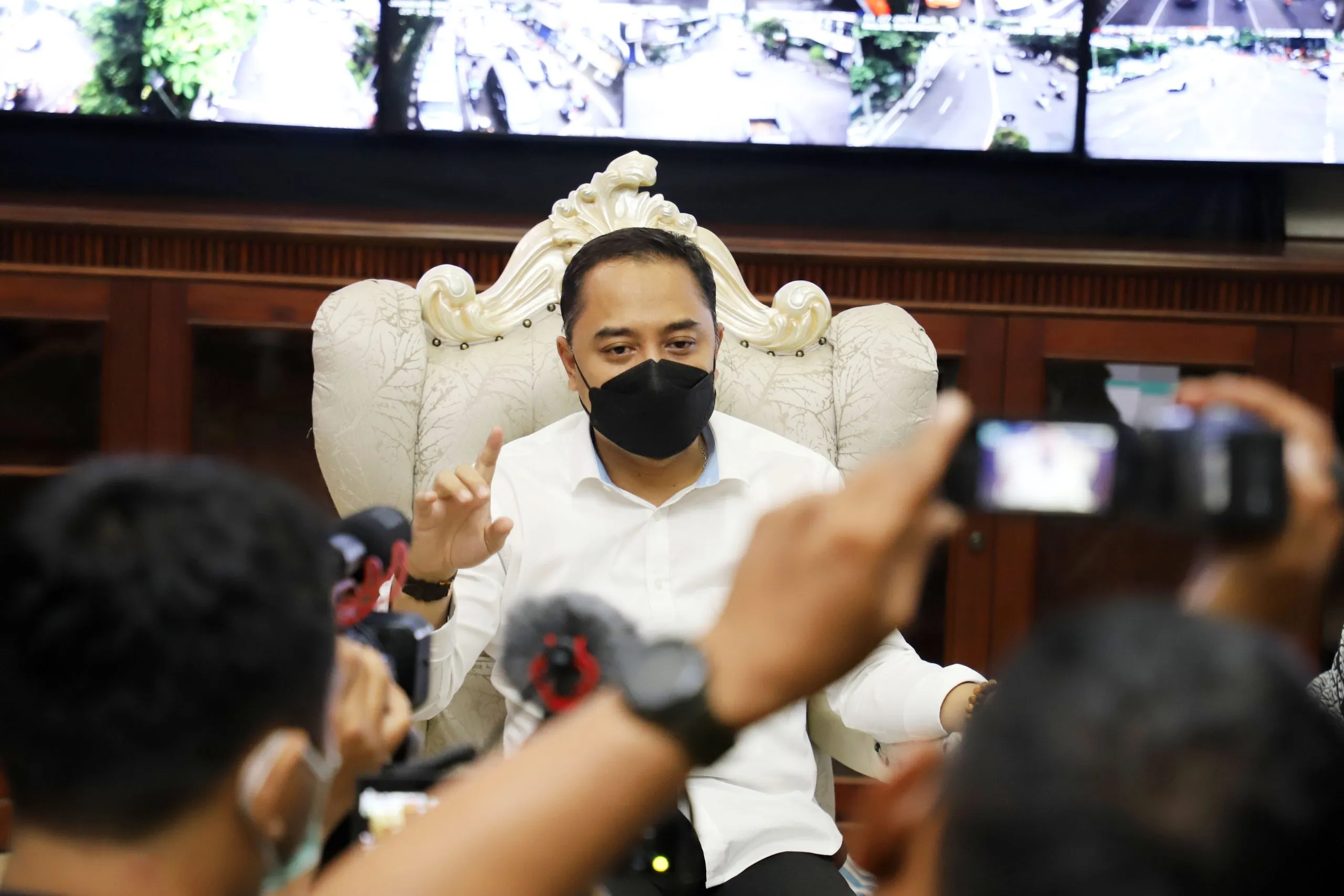 Wali Kota Eri Kepada UMKM di Surabaya: Harus Kantongi Izin Usaha