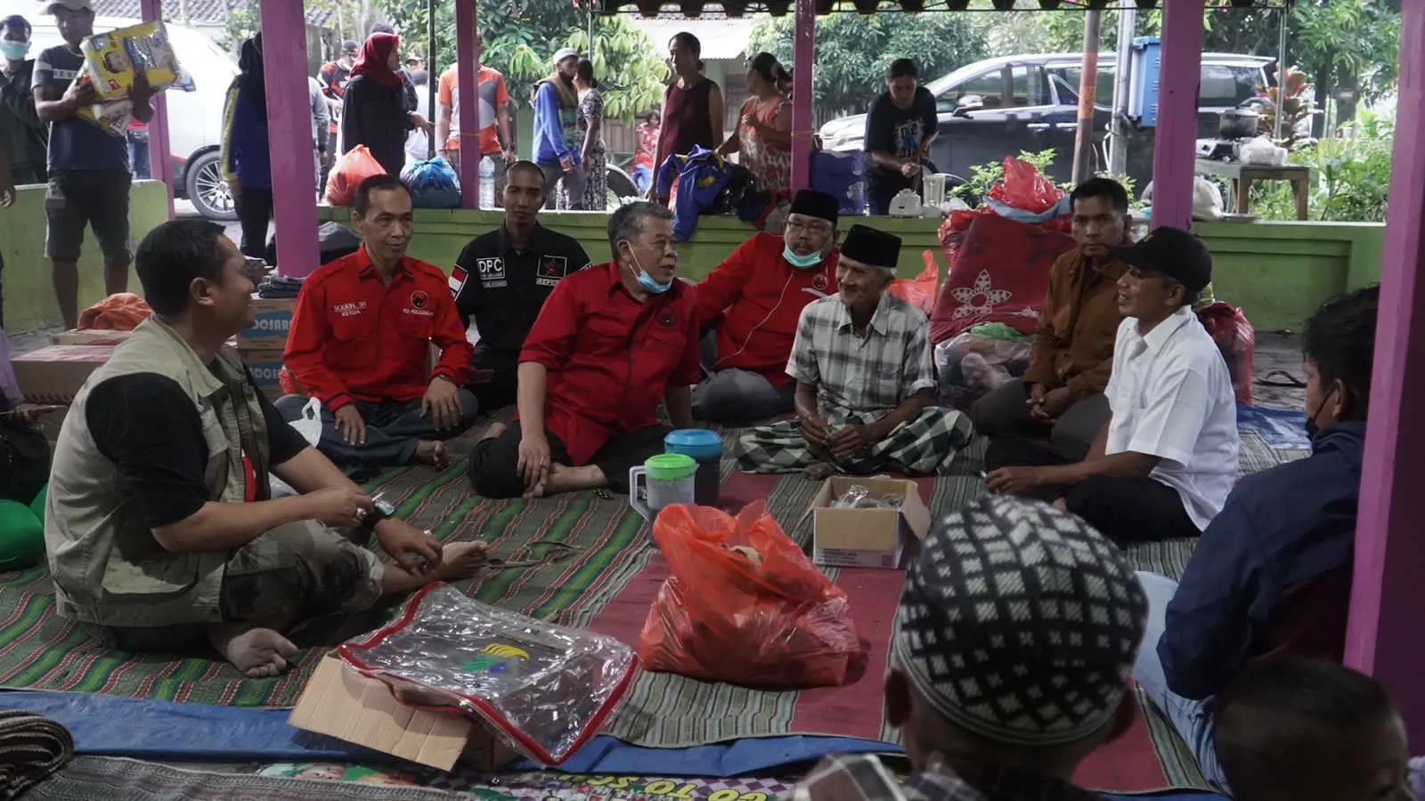 PDIP Jatim Bergerak Cepat Salurkan Bantuan untuk Korban Erupsi Gunung Semeru