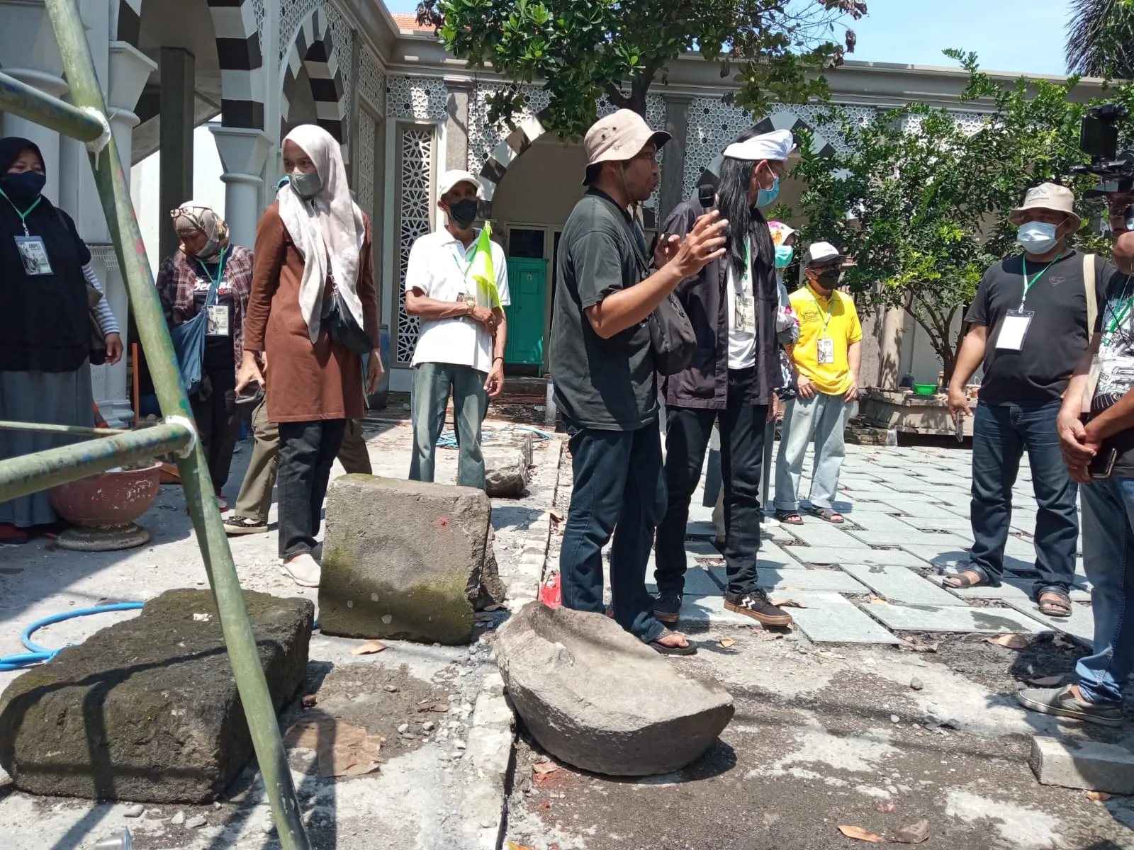 Ditemukan Batu Candi di Makam Sunan Ampel, Diduga Peninggalan Kerajaan Majapahit