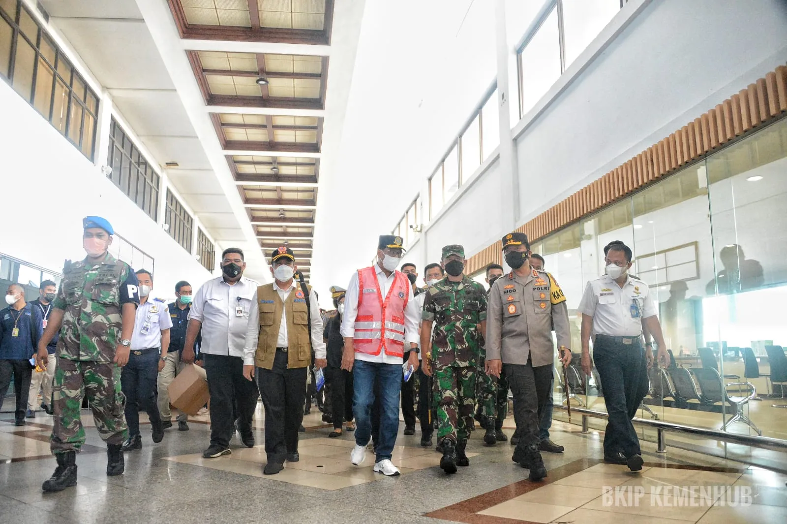 Menhub Cek Kesiapan Bandara Juanda Layani Kedatangan Pekerja Migran Indonesia