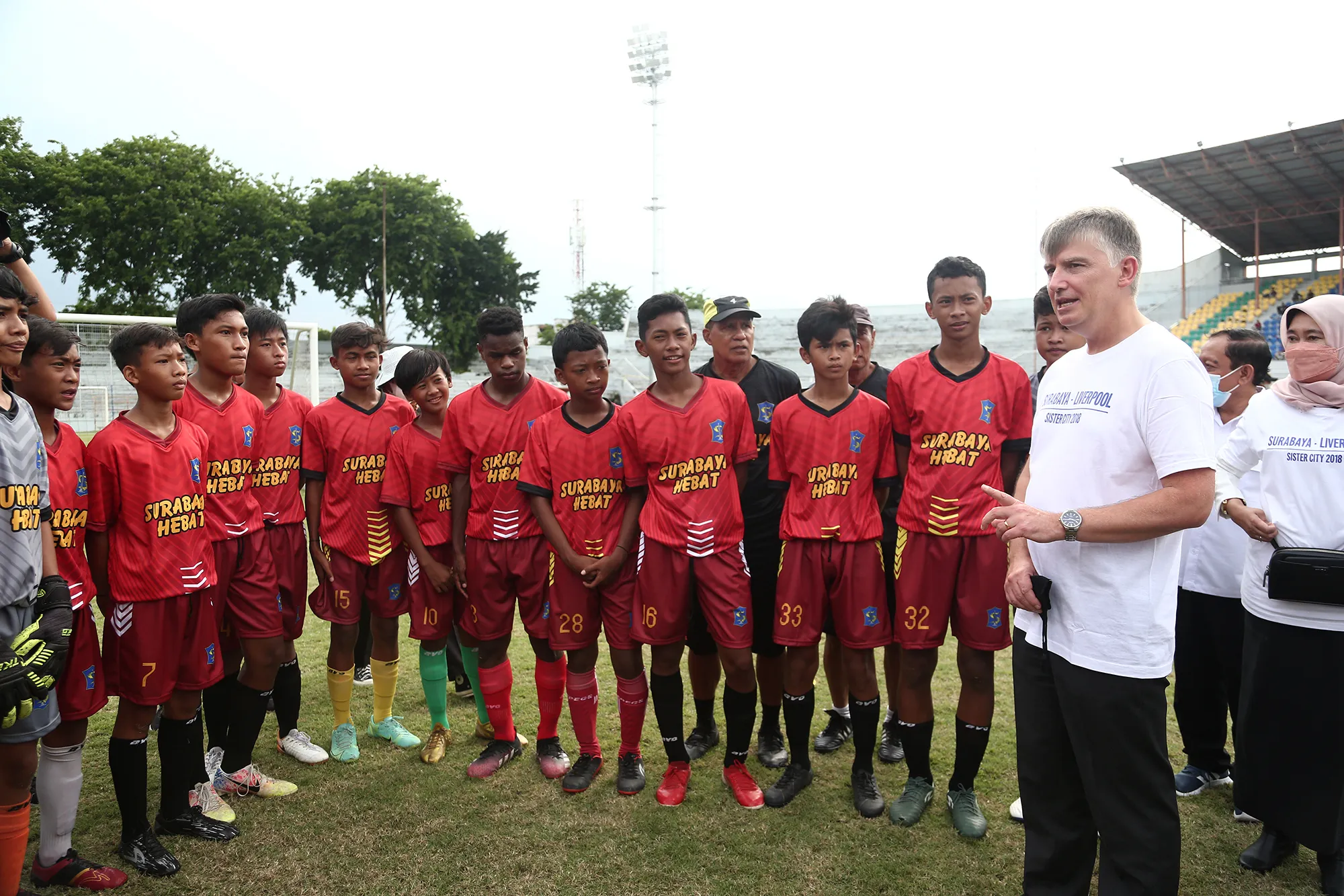 Kunjungi Sekolah Sepak Bola di Surabaya, Dubes Inggris: Kesempatan Besar Bagi Pemain Muda