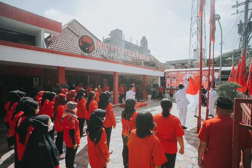 Ultah Ke-49, Kader PDIP Surabaya Geber Tanam Pohon sampai Senam Bersama