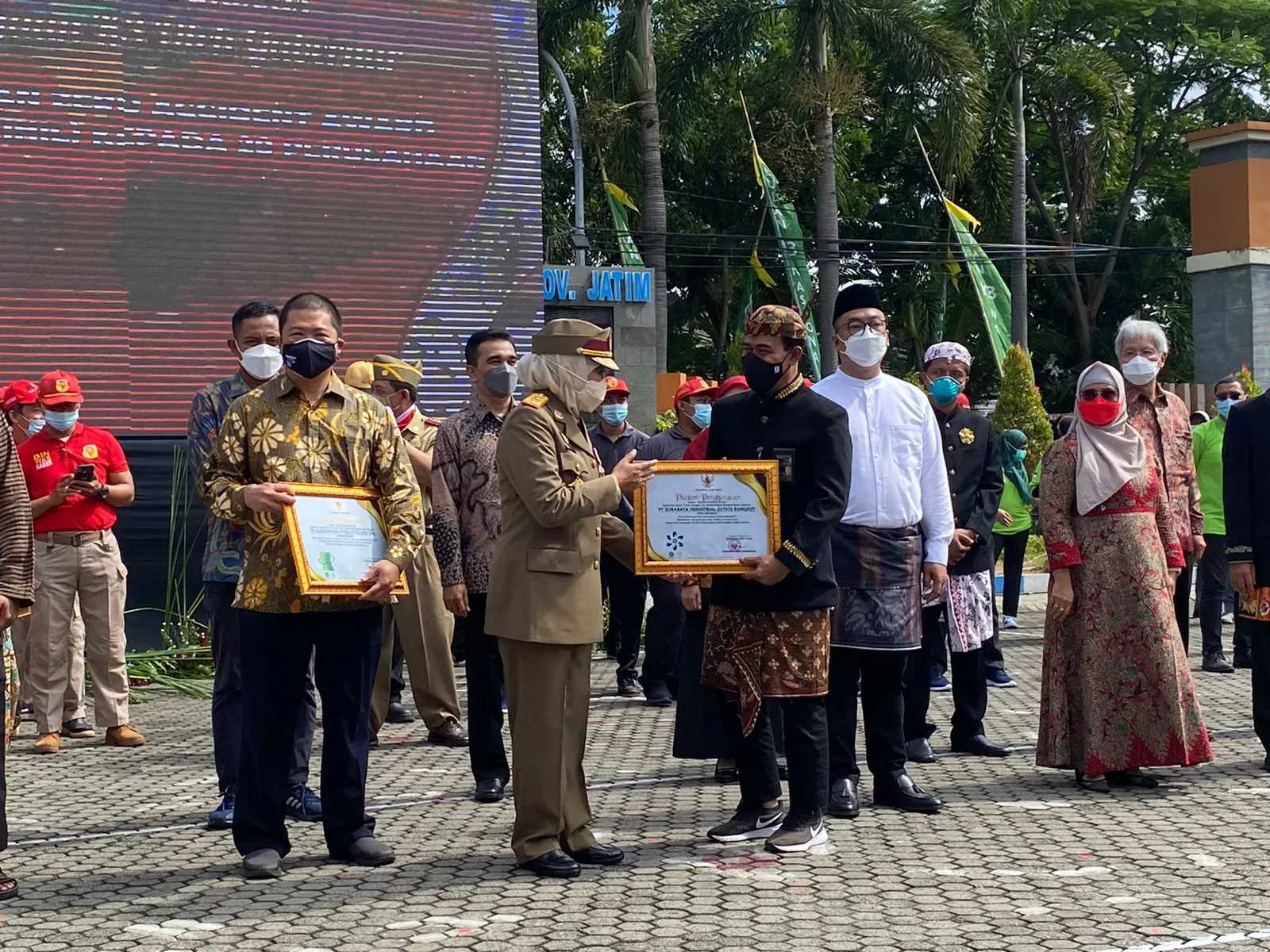 PT SIER : Nihil Kecelakaan Kerja, Gubernur Khofifah Berikan Penghargaan