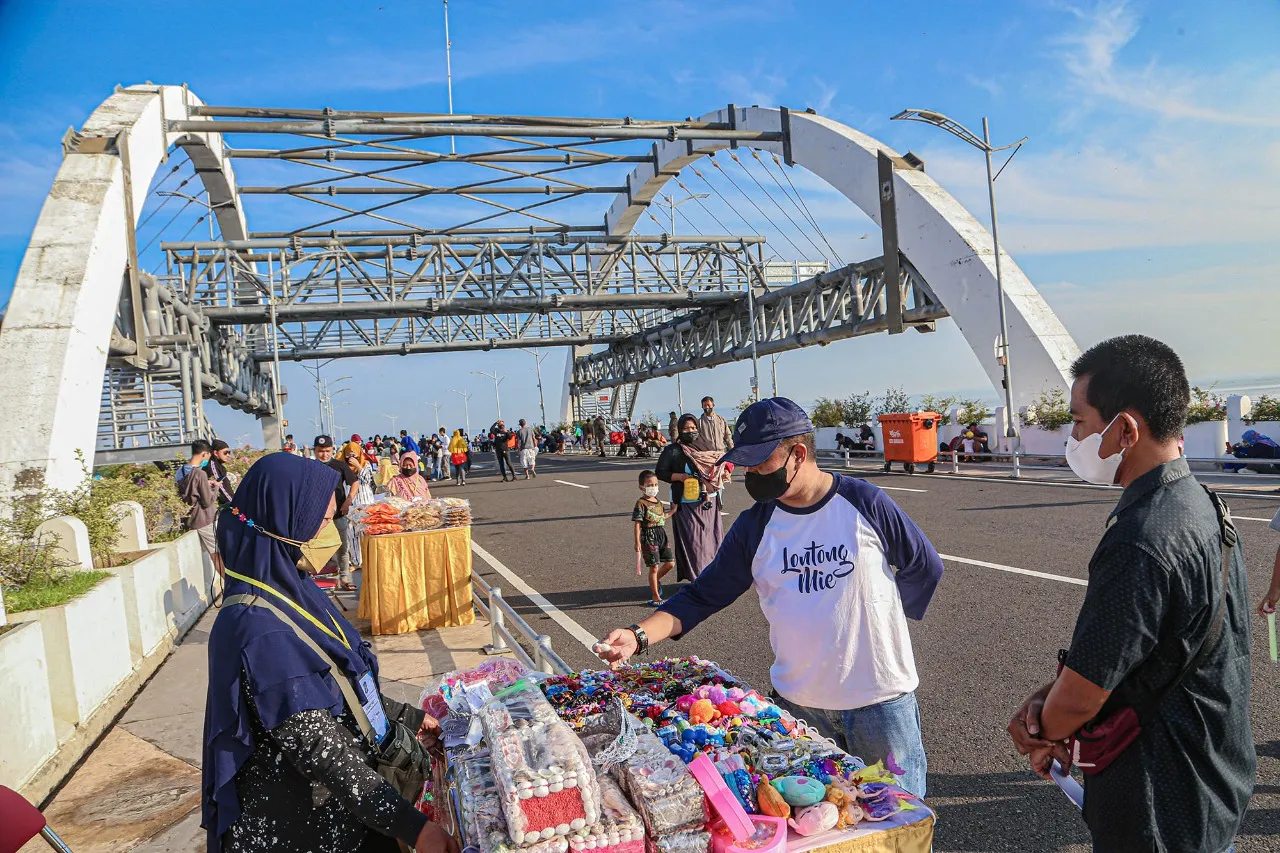 Hore Jembatan Suroboyo Dibuka Lagi, Pengunjung Dibatasi