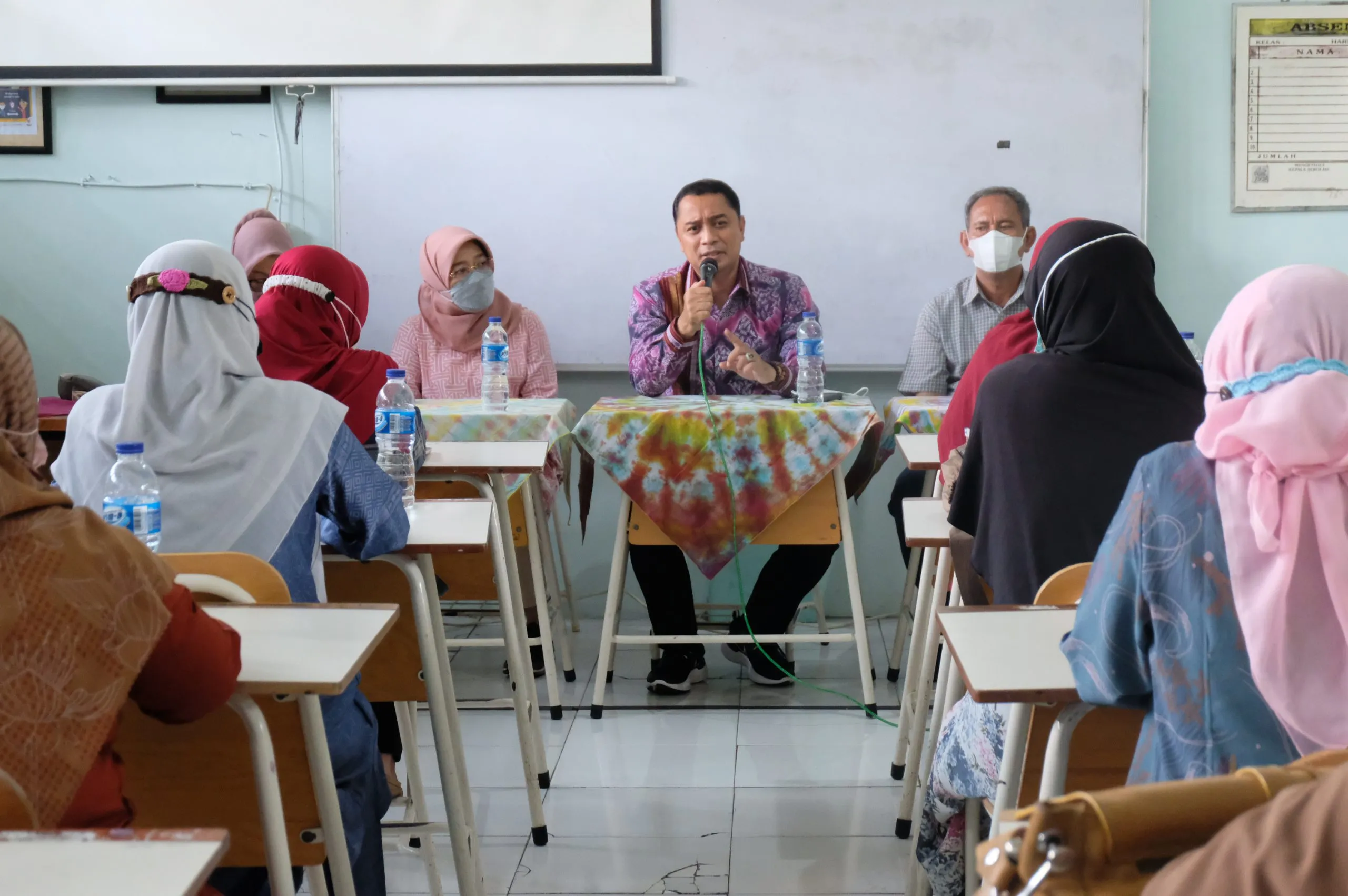 Wali Kota Surabaya Minta Inspektorat Periksa Oknum Guru SMPN 49 Atas Kasus Kekerasan