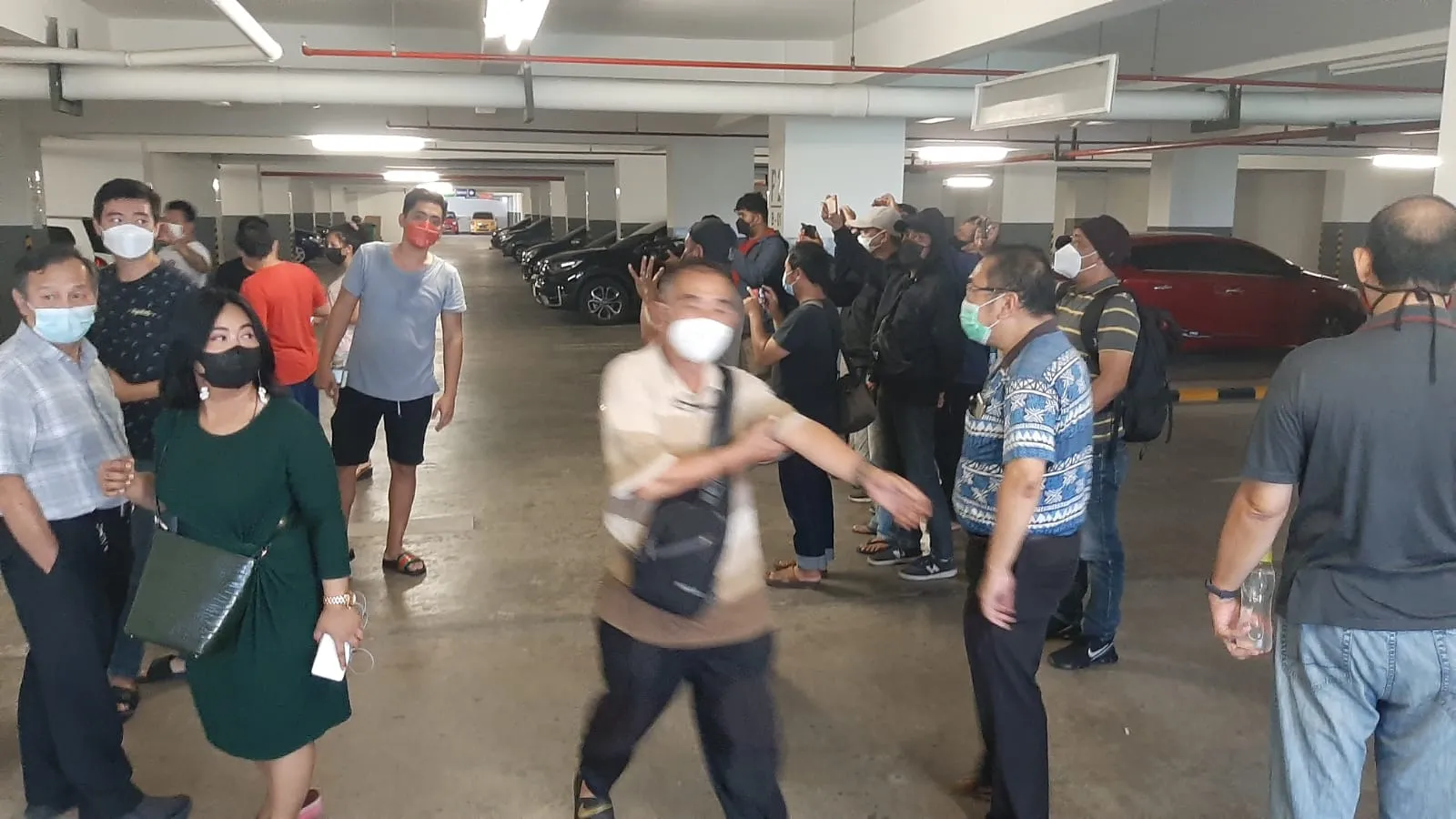 Iuran IPL Naik, Puluhan Warga CBD Surabaya Protes Pengembang Apartemen