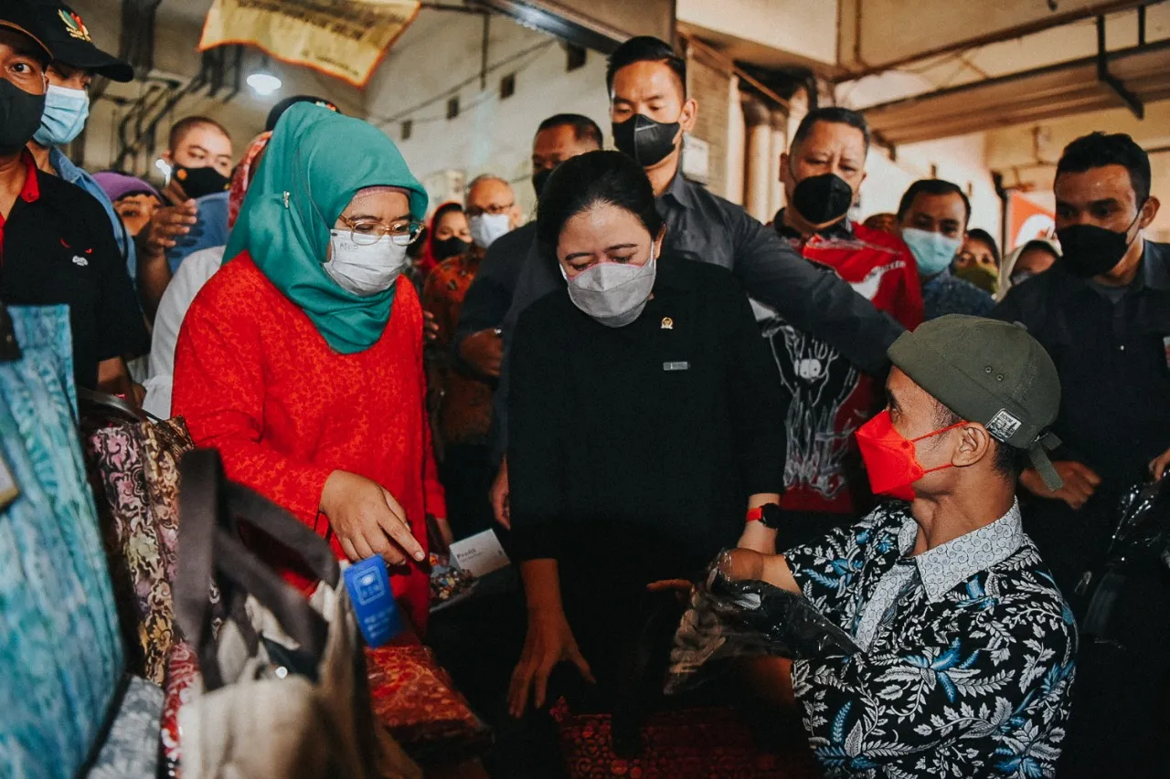 Tas Karya Penyandang Disabilitas di Surabaya untuk Puan Maharani