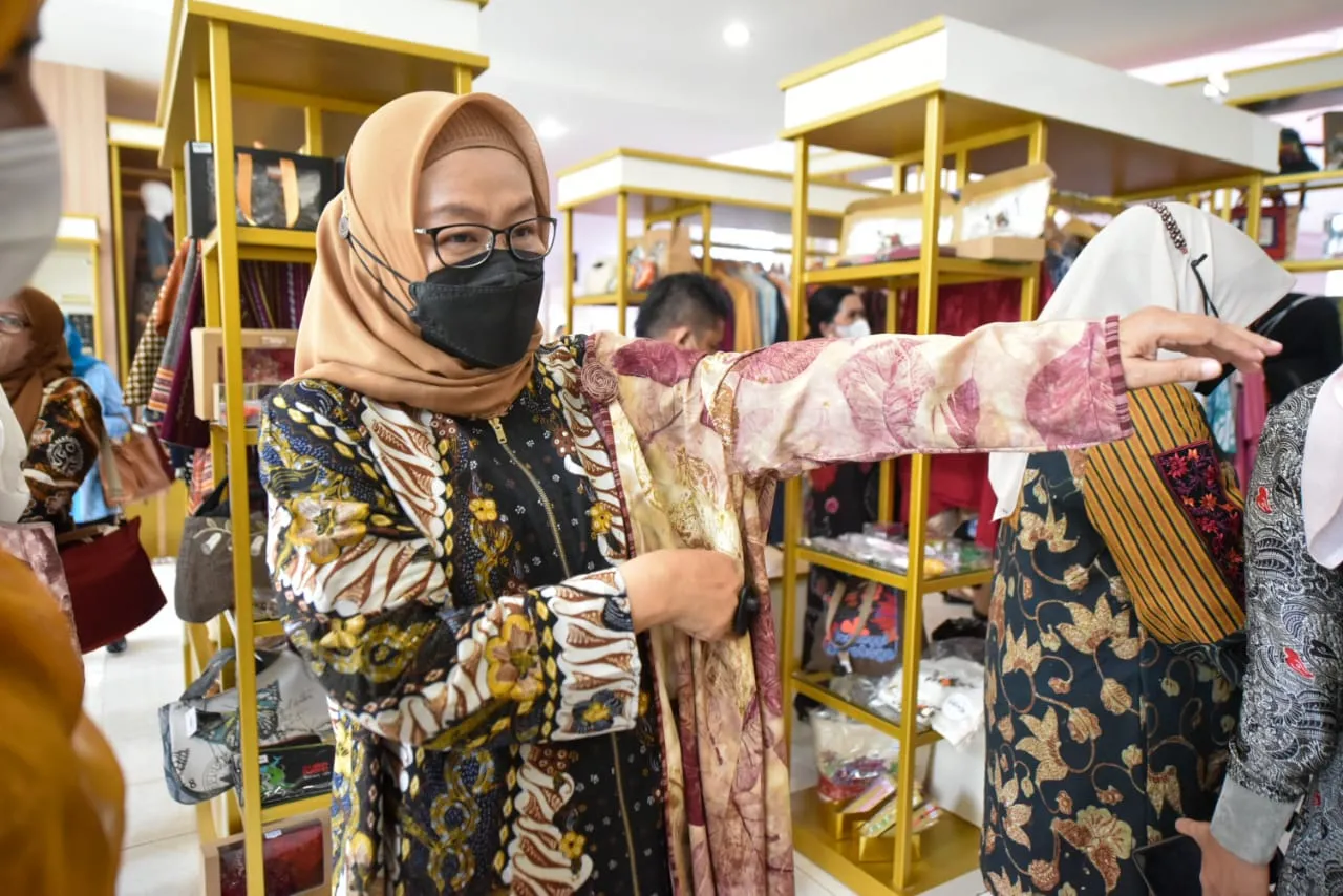Wali Kota Eri Minta Ribuan Pegawai Honorer di Pemkot Surabaya Dipertahankan