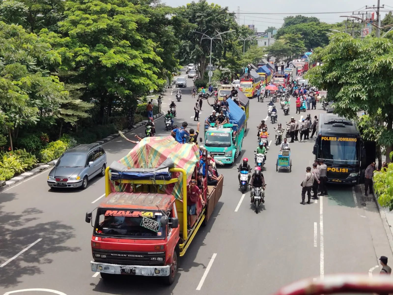 Ratusan Sopir Truck di Jatim Gelar Aksi Terkait ODOL