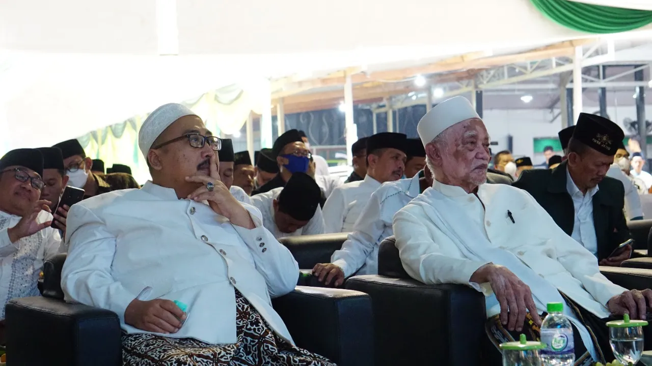 Jelang Tahun Politik 2024, KH Anwar Manshur Sebut Hakikat Pemimpin NU ya Pelayan Umat