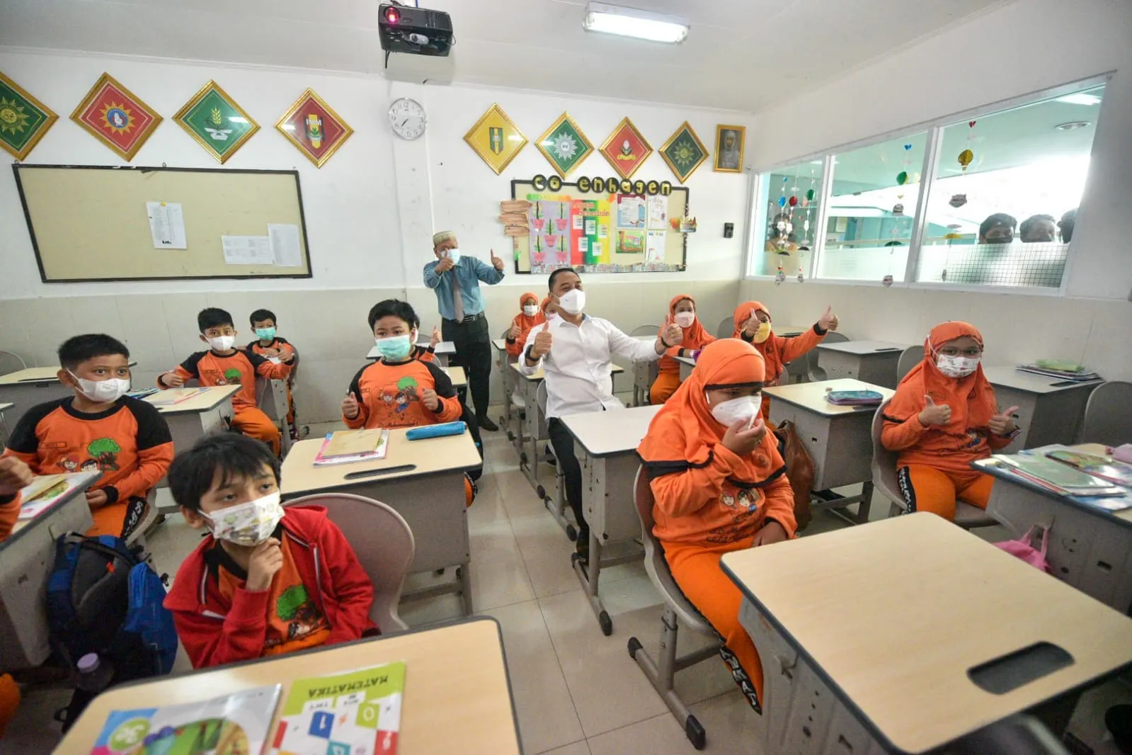 Sekolah di Surabaya Gelar PTM 100 Persen, Wali Kota Eri: Harus Dapat Izin Orang Tua