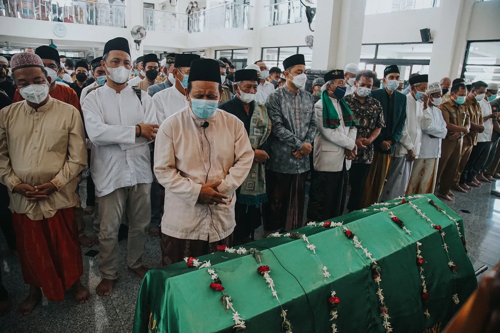 Mertua Wafat, Keluarga Besar Wali Kota Eri Cahyadi Berduka