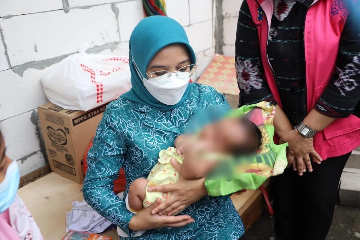 Bulan Ramadan, Rini Eri Cahyadi Bantu Anak Hidrosefalus Surabaya