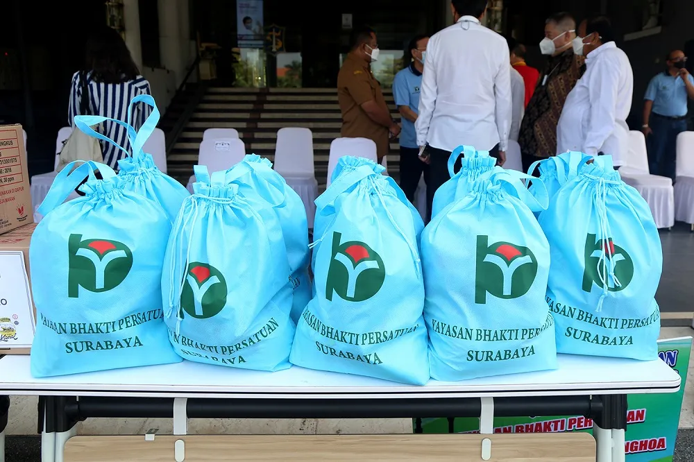 Safari Ramadan,Warga Tionghoa di Surabaya Salurkan Bantuan 1000 Paket Sembako Untuk Warga MBR