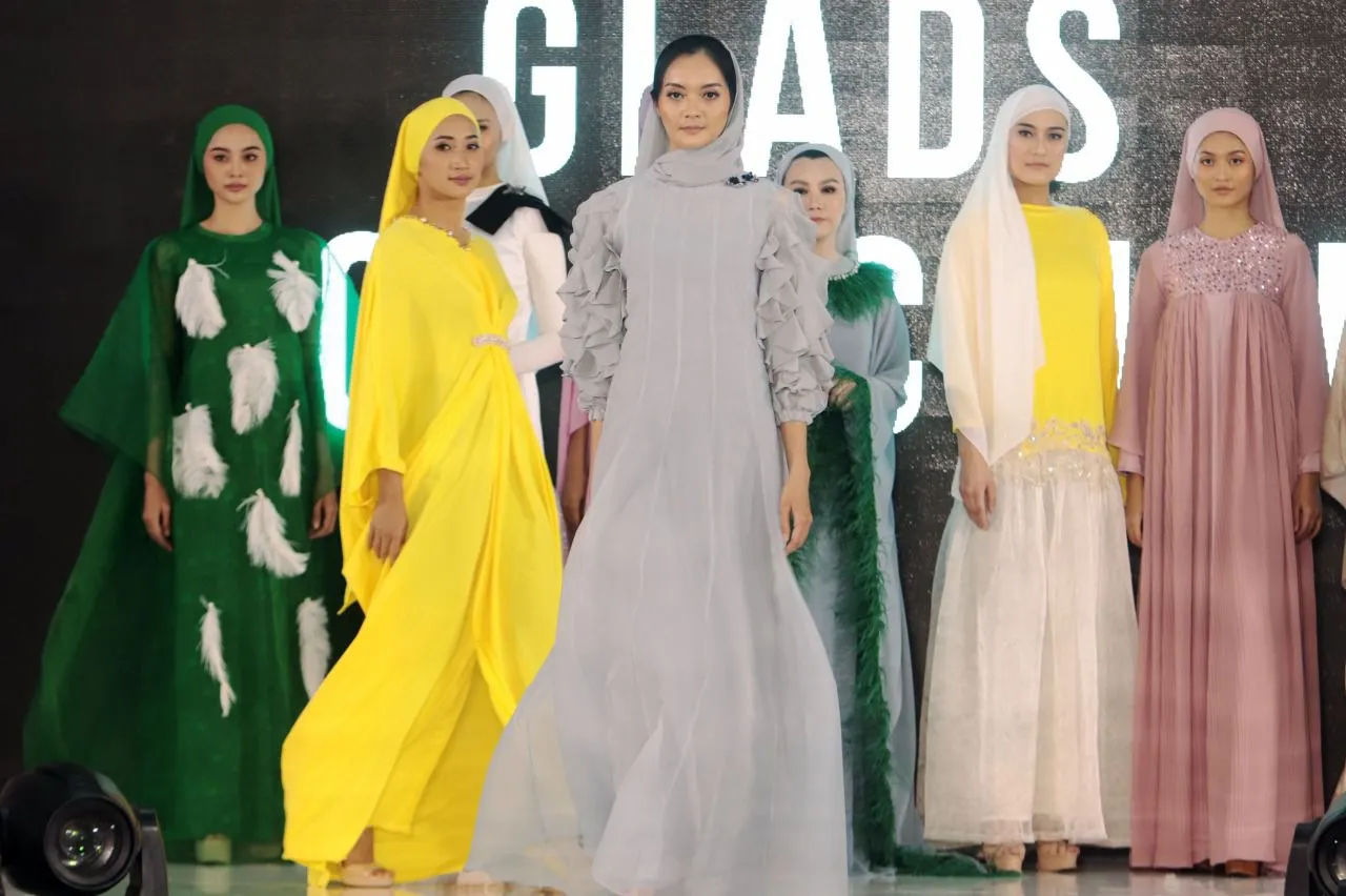 Tampil Modis, Elegan dan Simple di Idul Fitri dengan Kaftan Gladys Collection
