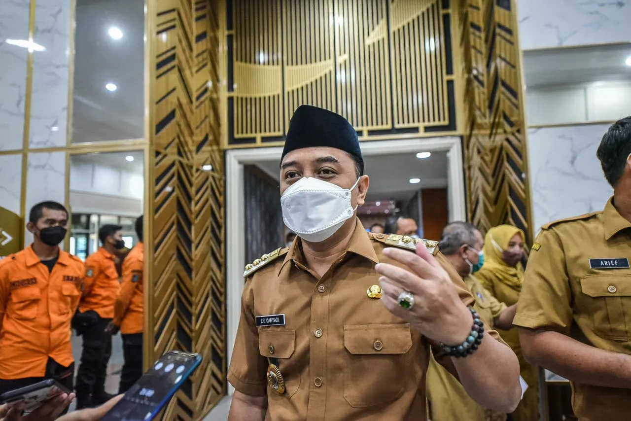 Wali Kota Eri Terbitkan SE Panduan Pengelenggara Salat Idul Fitri di Surabaya