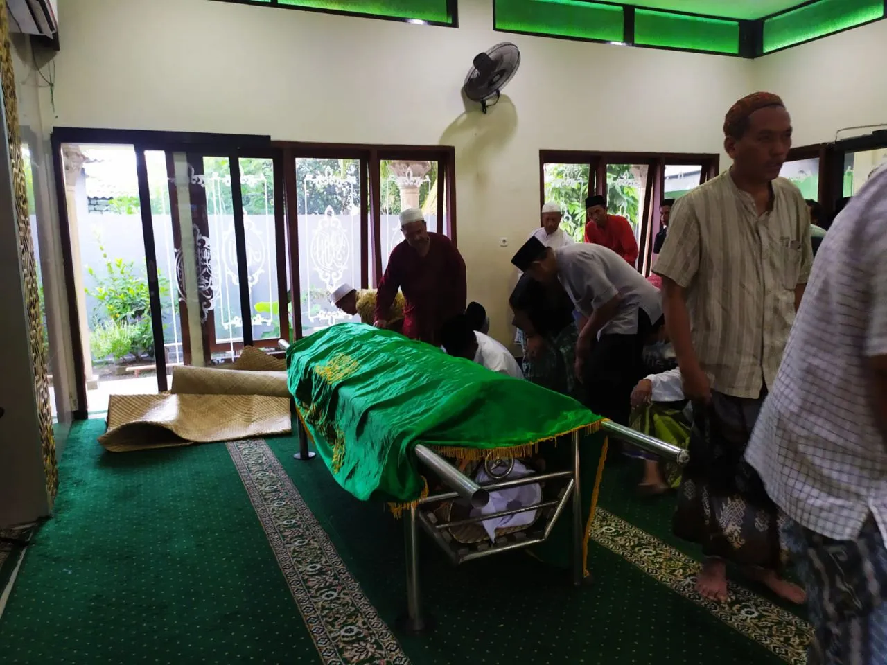 Satu Keluarga Korban Kecelakaan Bus Dimakamkan dalam 1 Liang Lahat