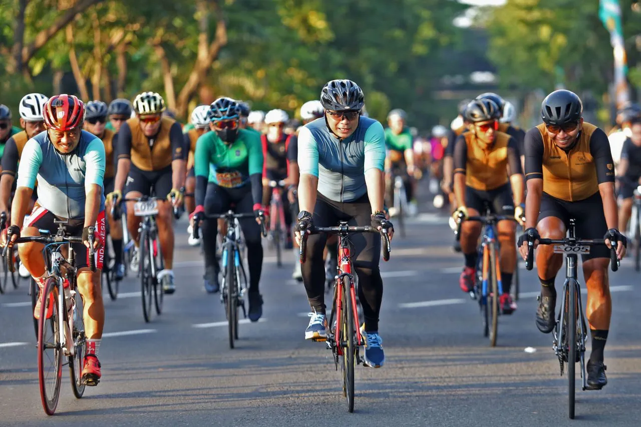 Peserta Bromo KOM Challange 2022 Dikenalkan Wisata Surabaya