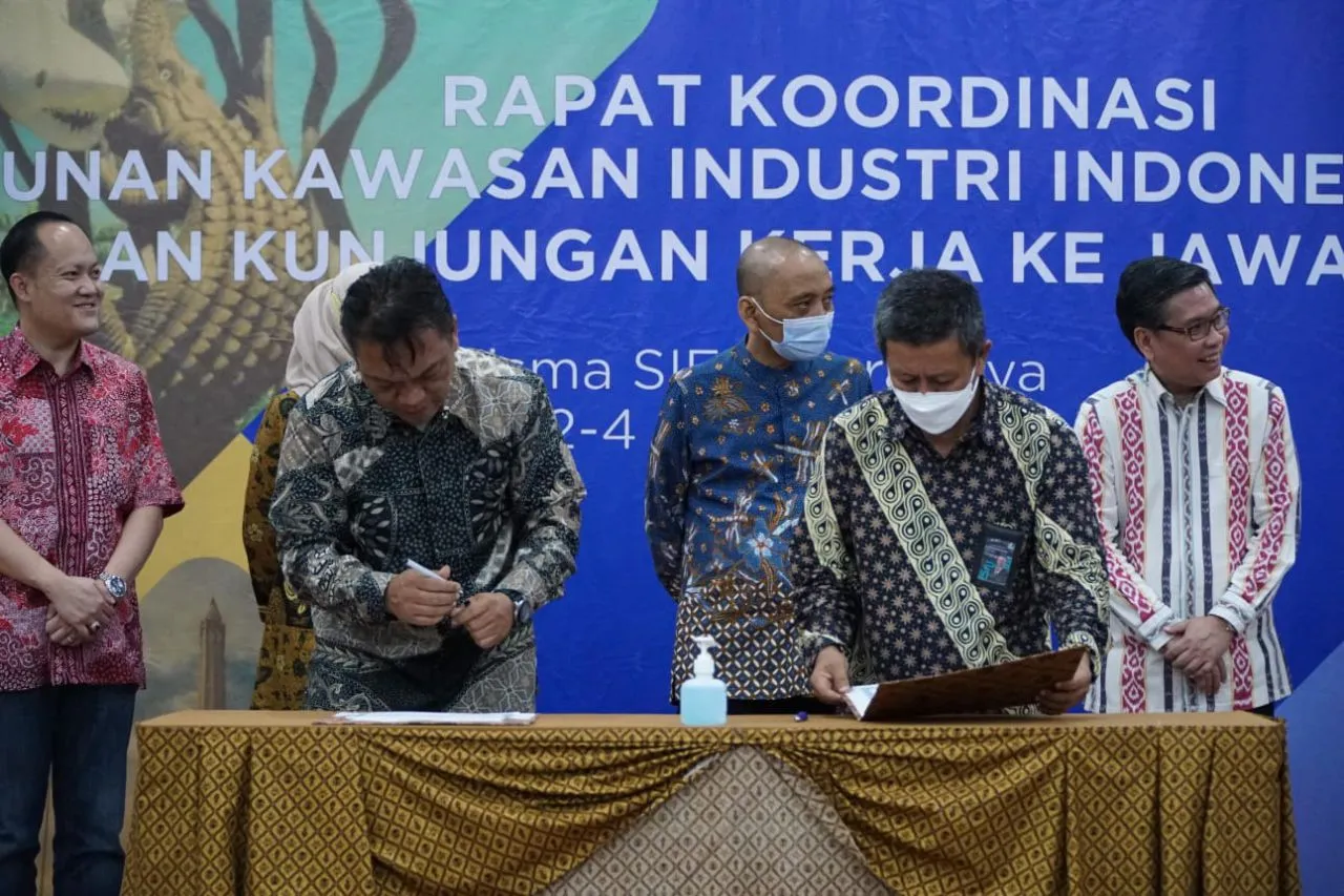 Dukung Kendaraan Listrik, SIER Teken MoU Pembangunan SPKLU