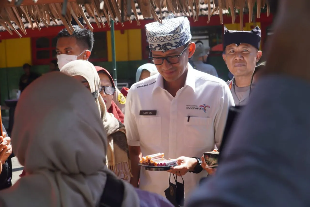 Gerakkan Ekonomi Masyarakat, Sandiaga Ingin Batik Banyuwangi Miliki Daya Saing
