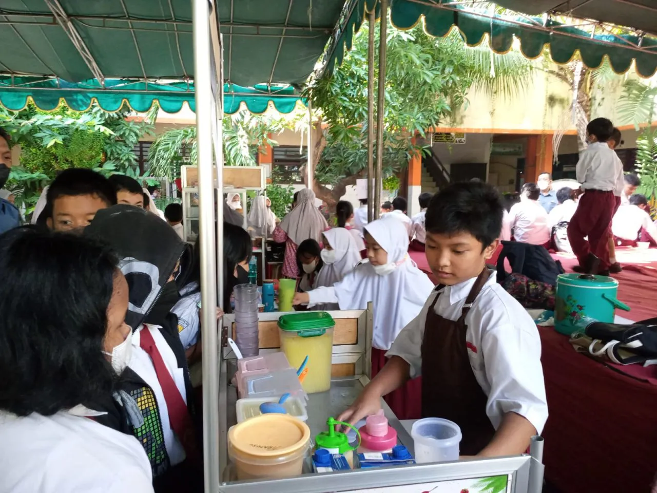 SDN Menanggal 601 Surabaya Gelar Green Business Day