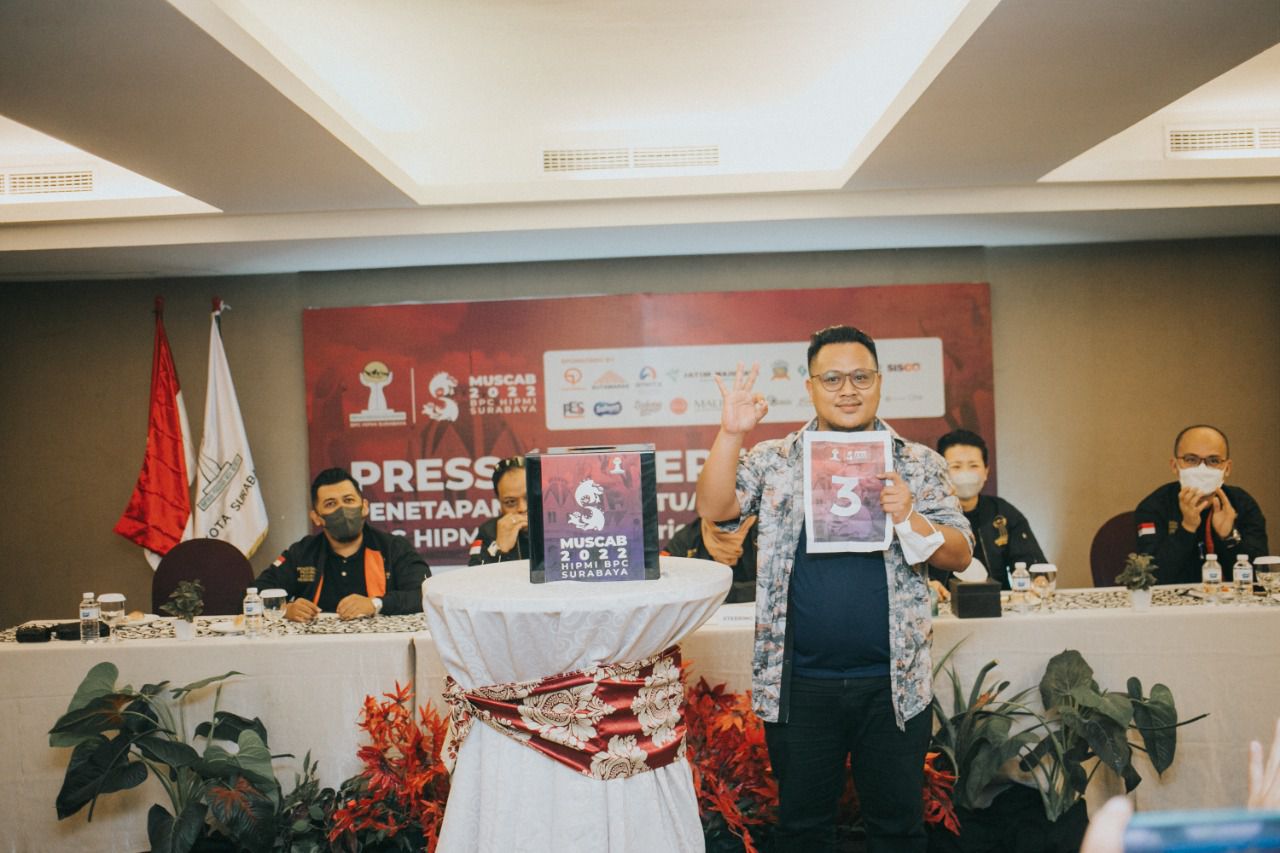 Foto : Nuryadi saat undian pemgambilan nomor urut di Pemilihan Calon Ketua BPC HIPMI Surabaya , Minggu (25/6/2022)