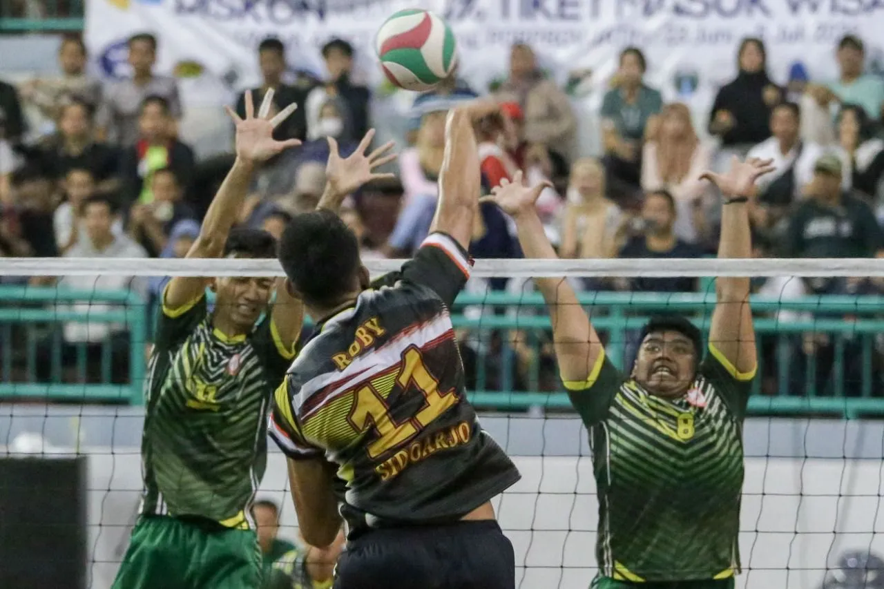 Tim Voli Surabaya Kawinkan Medali Emas Porpov VII