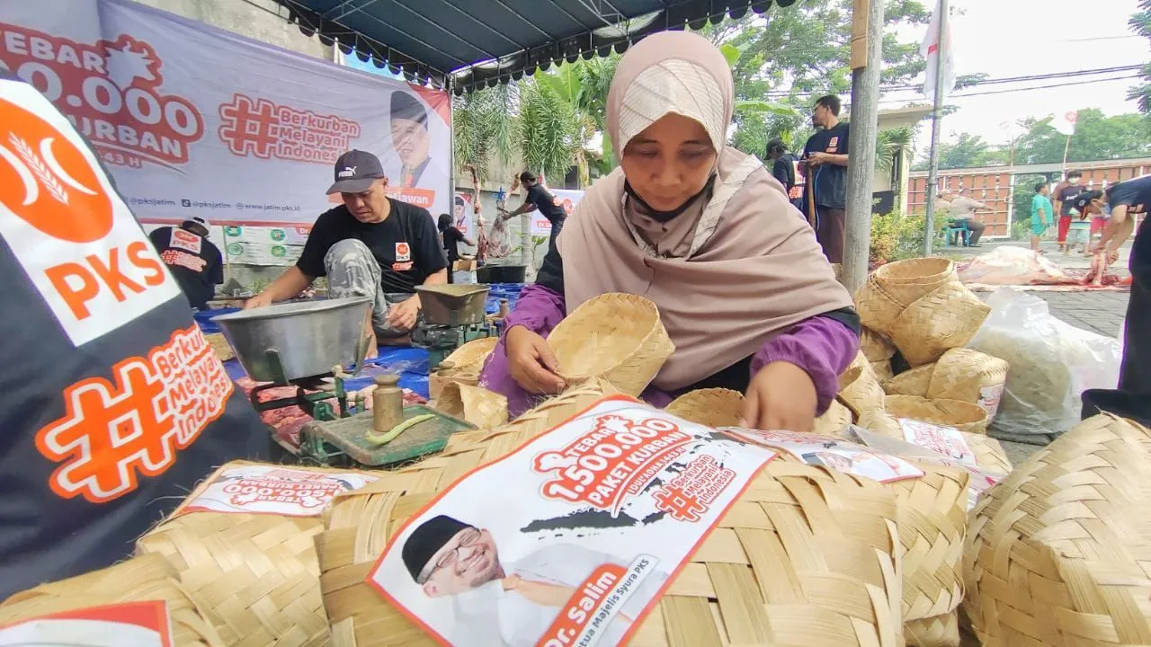 PKS Jatim Bagi 171 Ribu Paket Daging Kurban, Ini Pesan Dr Salim