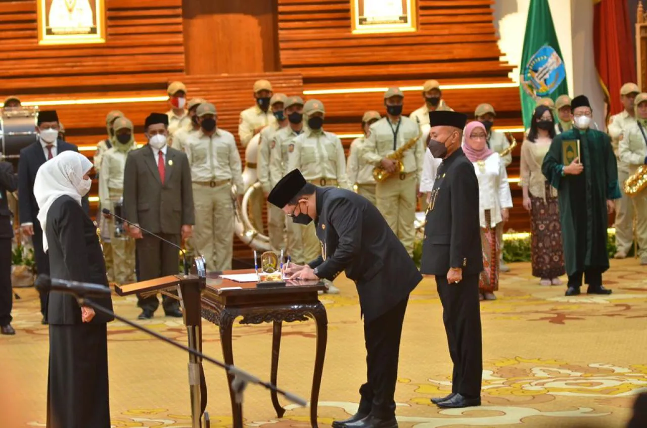 Lantik Adhy Karyono Jadi Sekdaprov, Ini Permintaan Gubernur Khofifah