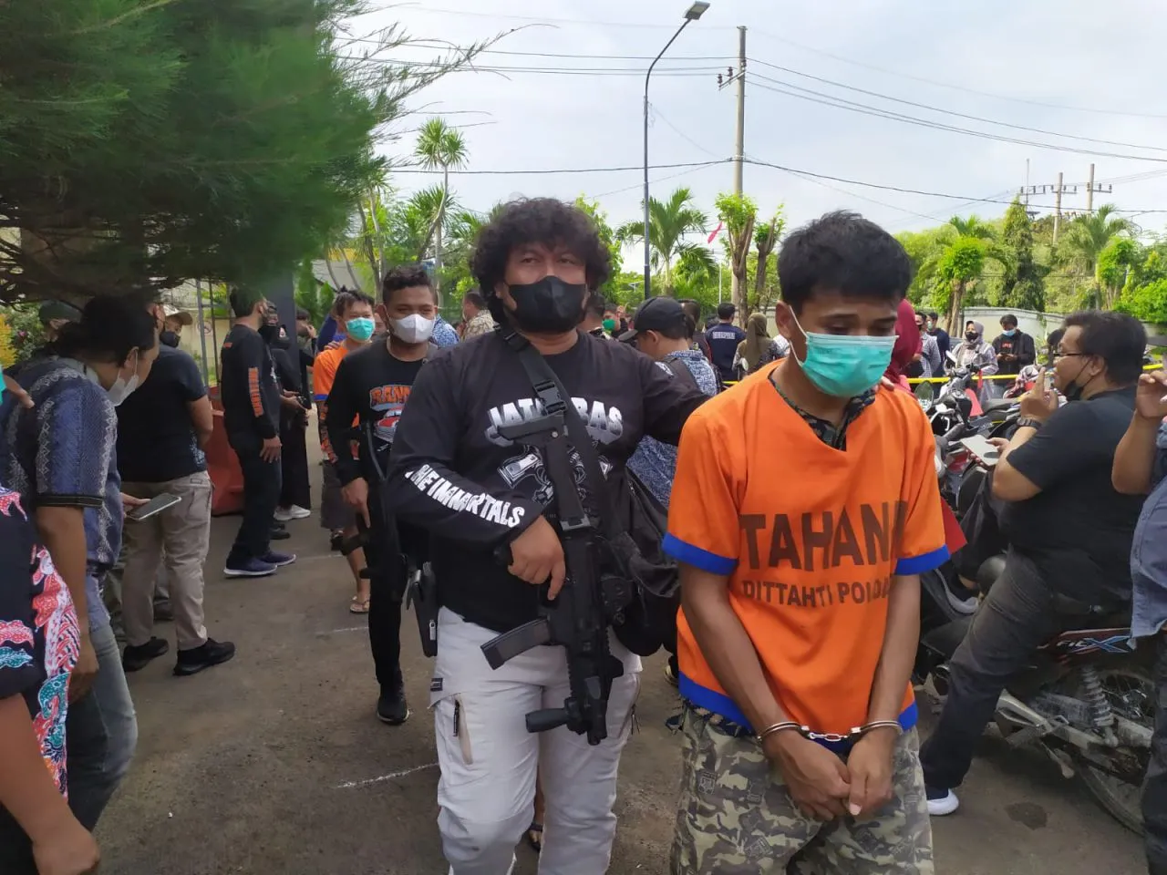 Gila! 4 Kali Ditembak Polisi Tapi Tak Tumbang,