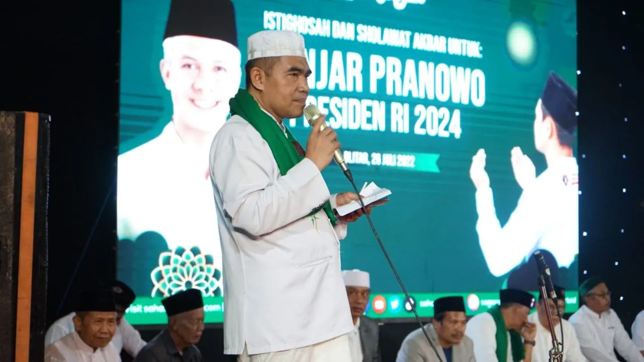 Doakan Ganjar Presiden 2024, Ribuan Santri Ponpes Darul Huda Blitar Gelar Sholawat Akbar
