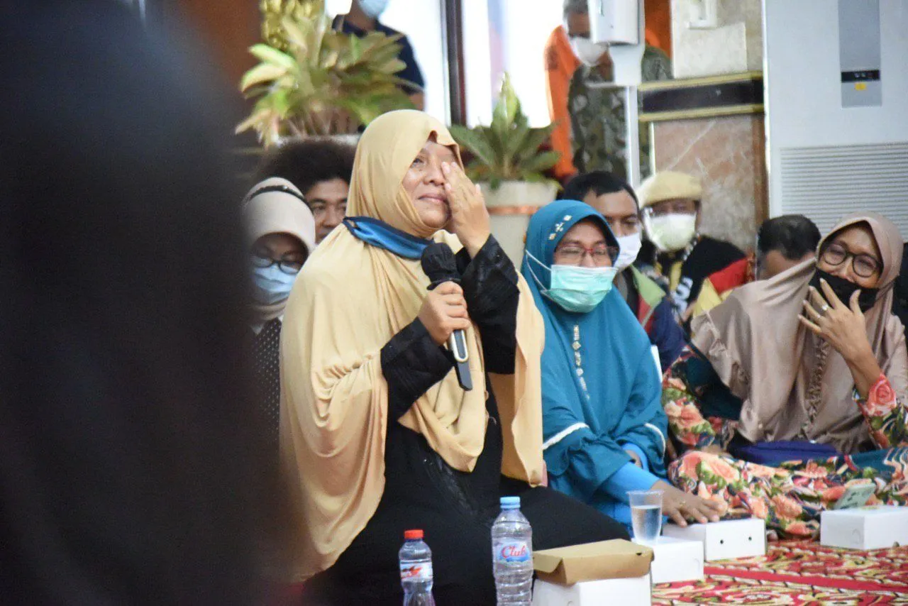 Tangis Haru Warga Warnai Acara Sambat Nang Cak Eri, Ada Apa?