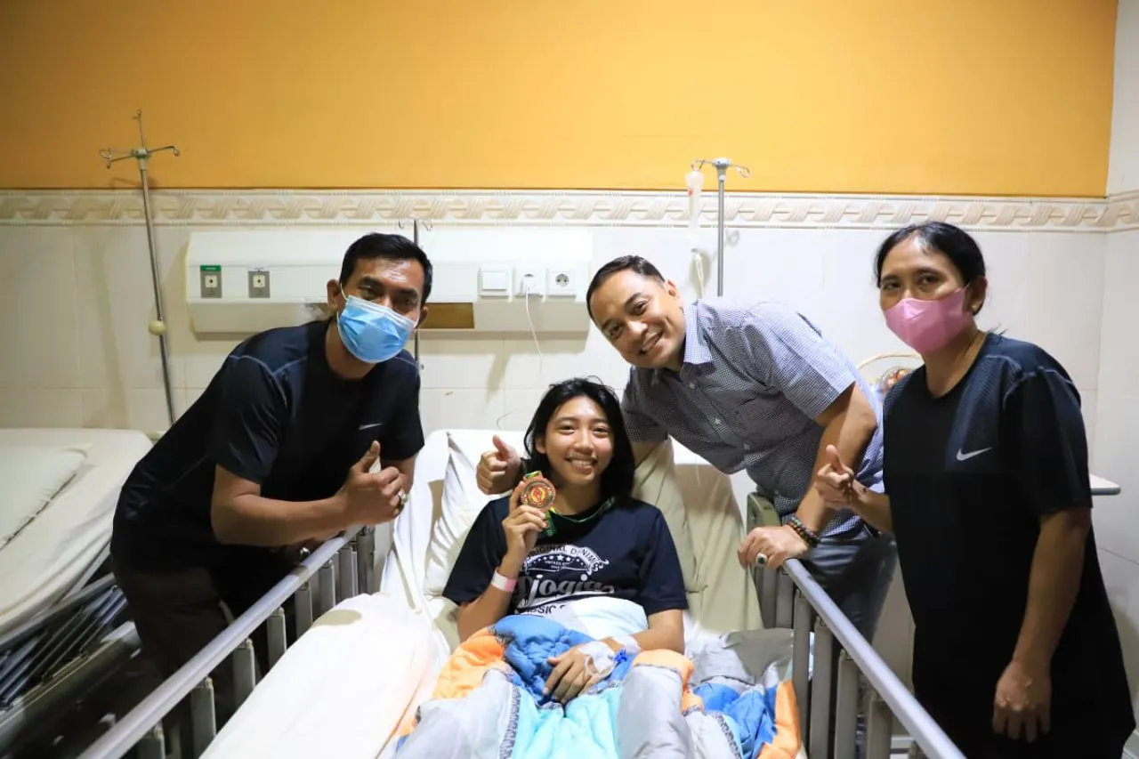 Ke Jember, Wali Kota Eri Jenguk Atlet Tarung Derajat yang Cidera Bahu