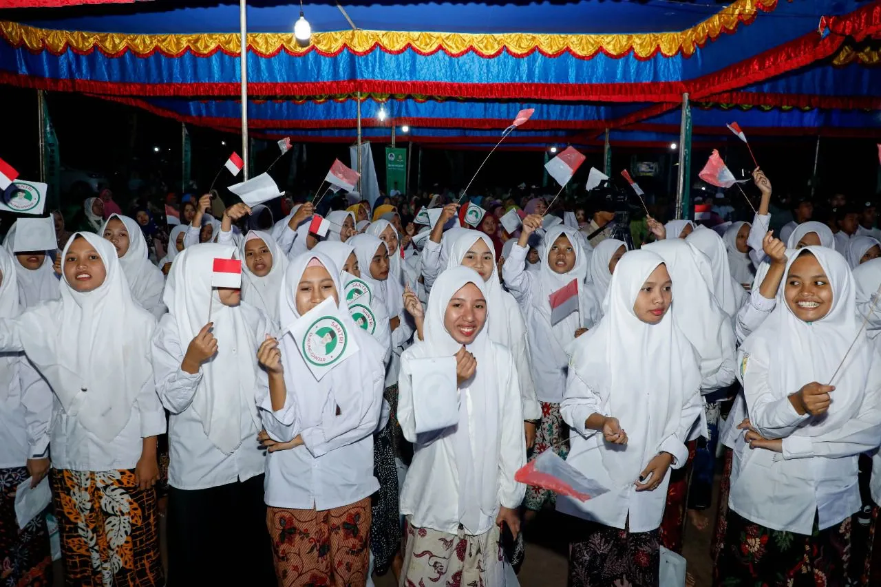 Konsisten Dorong Moderasi Beragama, Ganjar Diidolakan Ribuan Santri untuk Presiden 2022