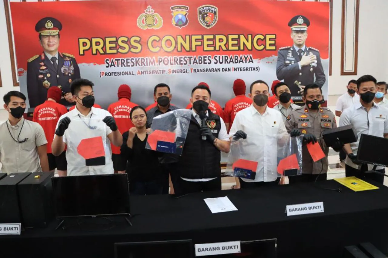 Polisi Berhasil Bongkar Sindikat Judi Online di Surabaya, 7 Pelaku Diamankan