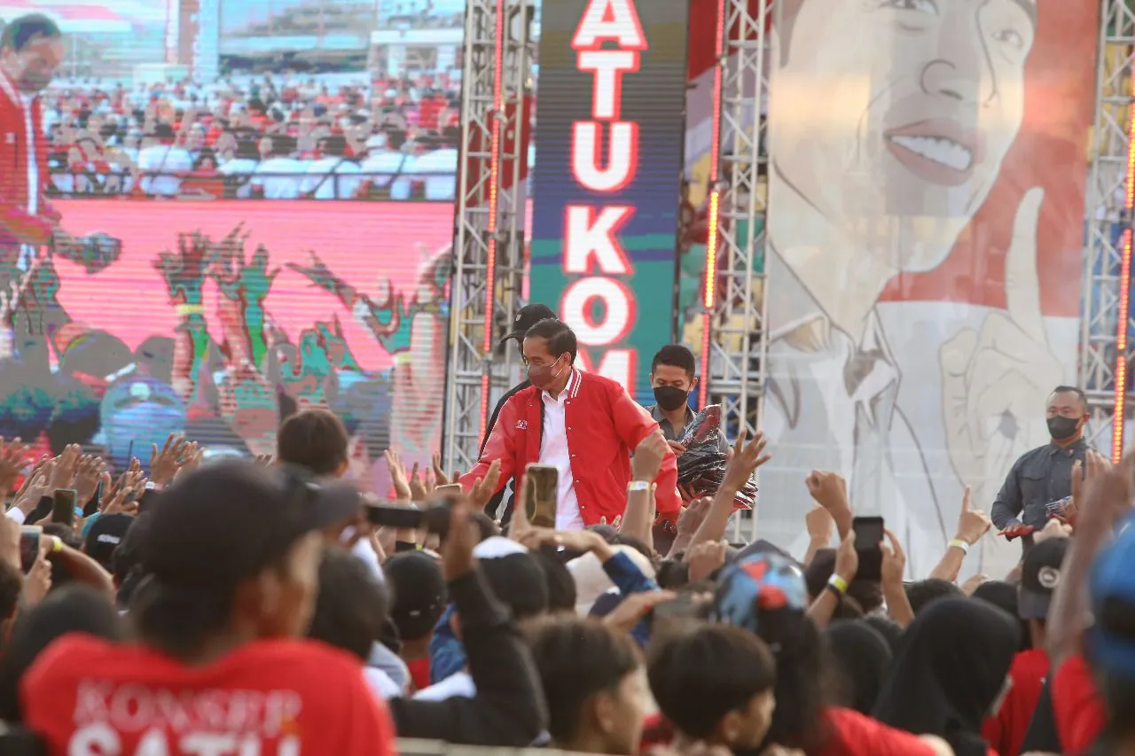Dihadapan Ribuan Relawan, Jokowi: Ojo Kesusu, Satu Komando di 2024