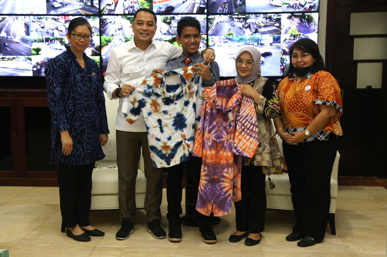 Walikota Eri Kepada Rizky Penyandang Disabilitas: Wah Kerenn,bagus Lukisannya
