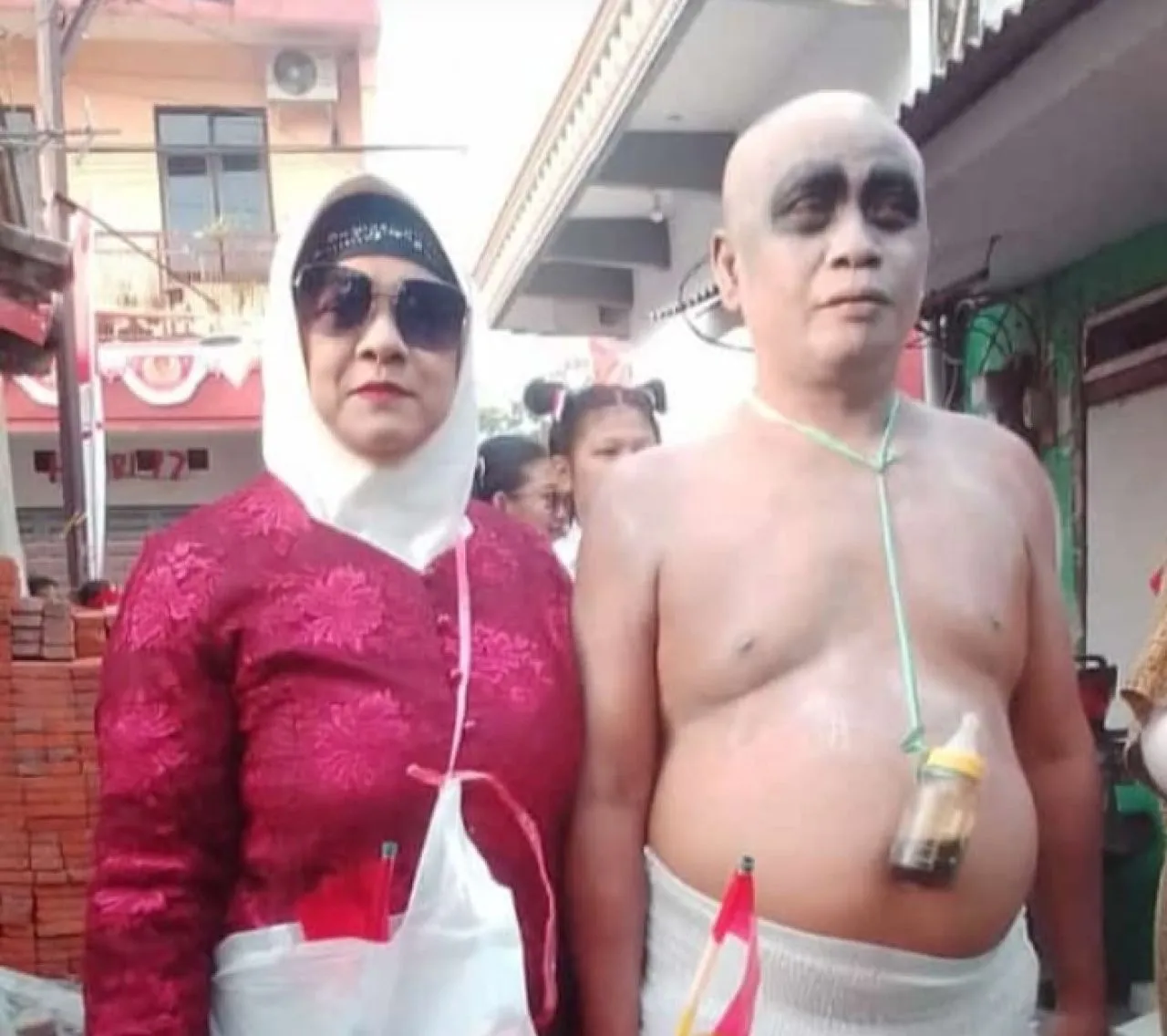 Demi Smart TV, Ketua RT di Sidoarjo Rela Berdandan Ala Tuyul