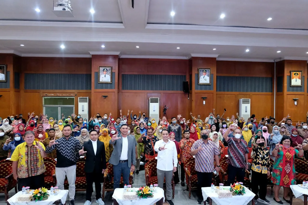 Walikota Eri Cahyadi Dorong Semua Guru di Surabaya Nulis Buku