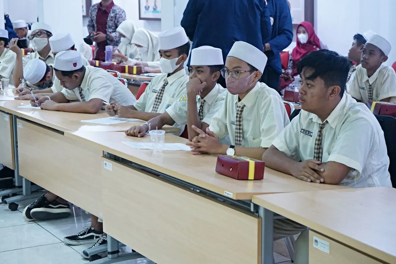 KPU Jatim Kenalkan Pemilu 2024 pada Siswa SMP Islam As-Sakinah