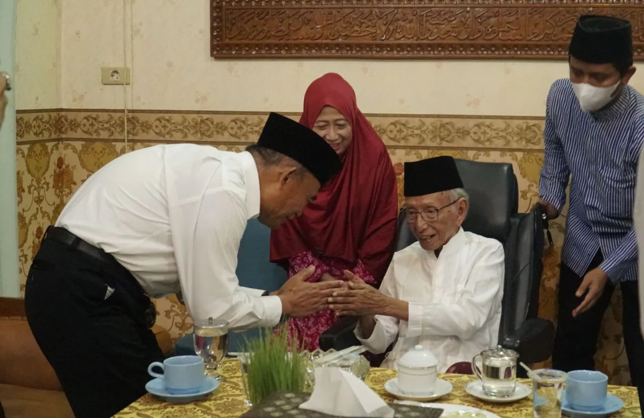 Bertemu Kyai Tar, Menko PMK Muhadjir Akui Kagum Pendidikan Ponpes Shiddiqiyyah