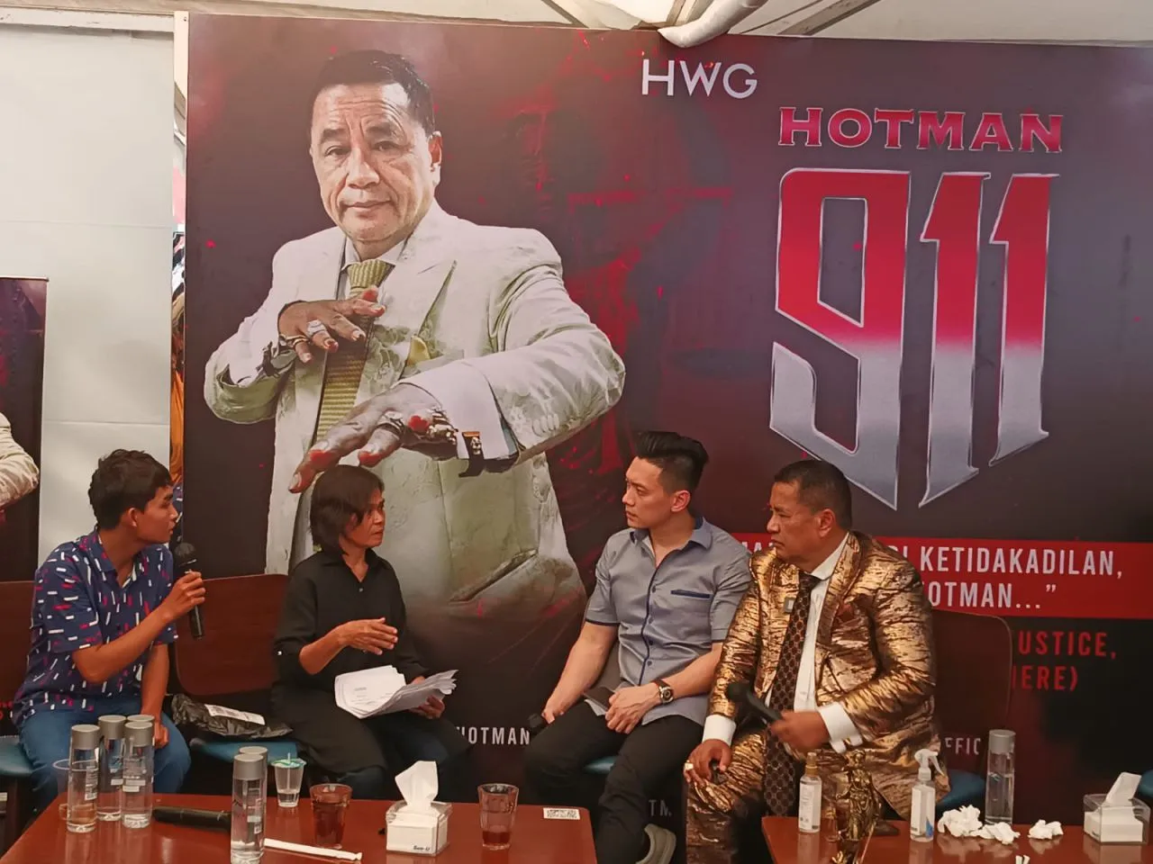 Temui Hotman Paris, Ibu Ini Cerita Suaminya Ditahan di Polres Sidoarjo Tanpa Status Hukum Jelas