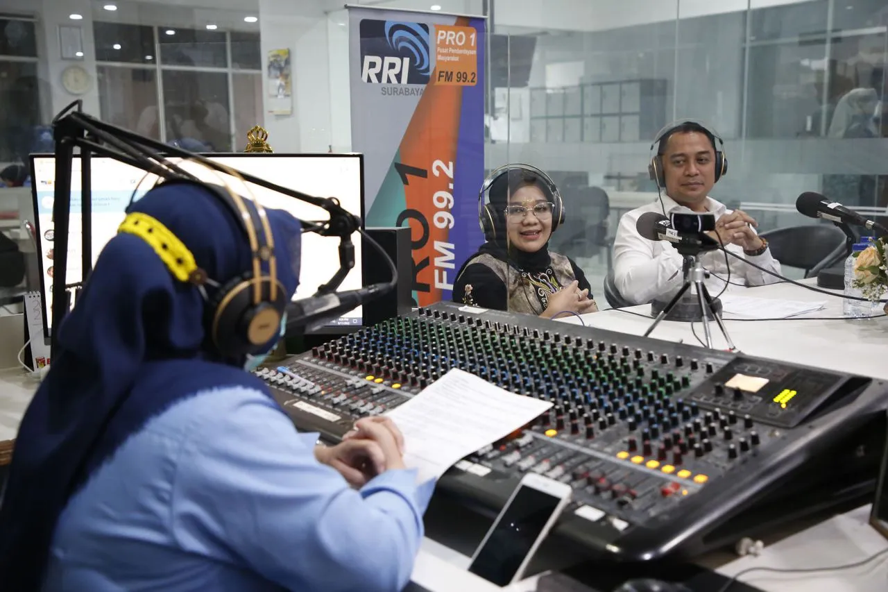 Peringati Radio Nasional 2022, Cak Eri Cahyadi dan Ning Rini Jadi Presenter Berita