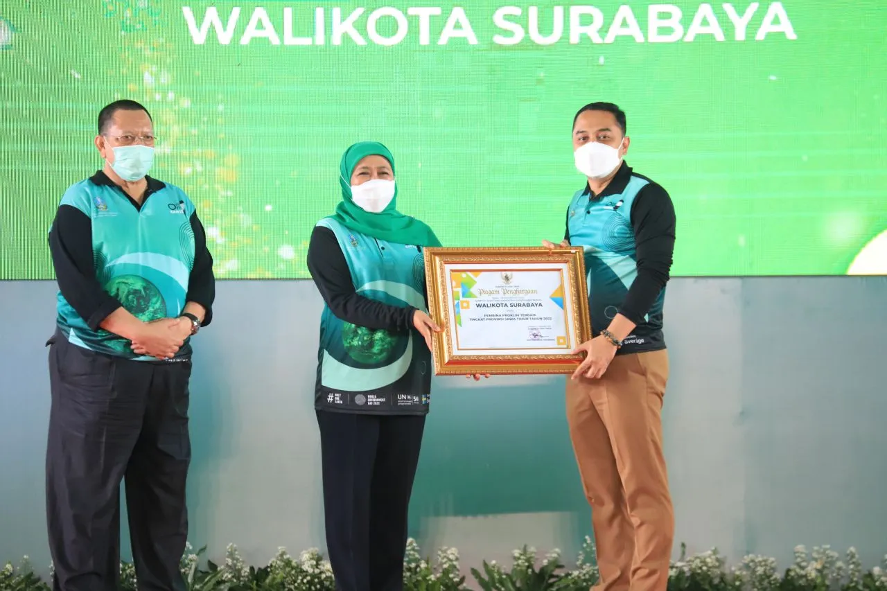 Hari Lingkungan Hidup, Wali Kota Eri Cahyadi Raih Pembina Proklim Terbaik