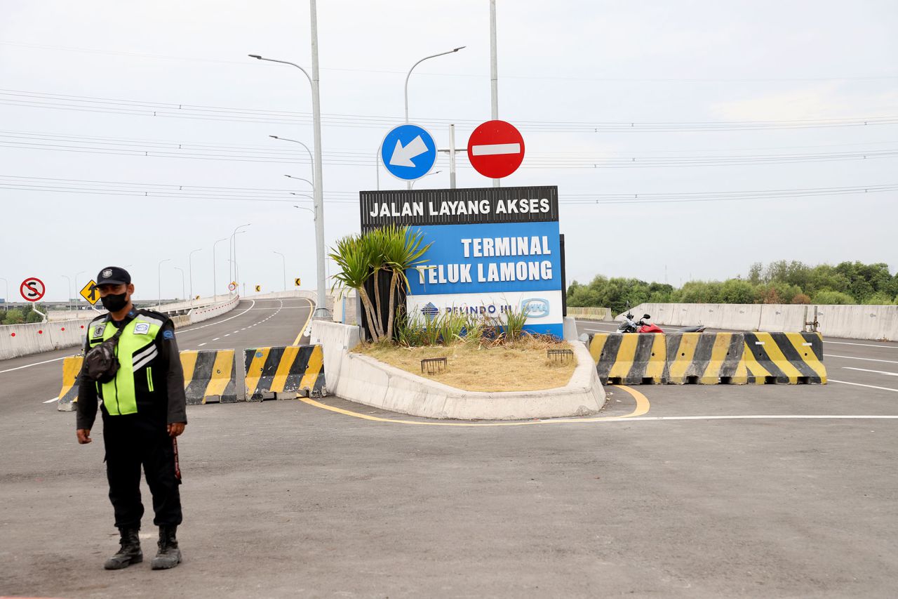 Papan Penunjuk Arah di Stadion GBT Mulai Terpasang