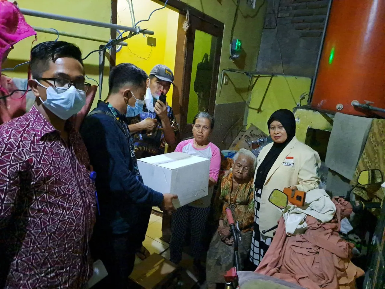 Seorang Nenek di Surabaya yang Dipaksa Anaknya Mengemis, Begini Kondisinya Sekarang