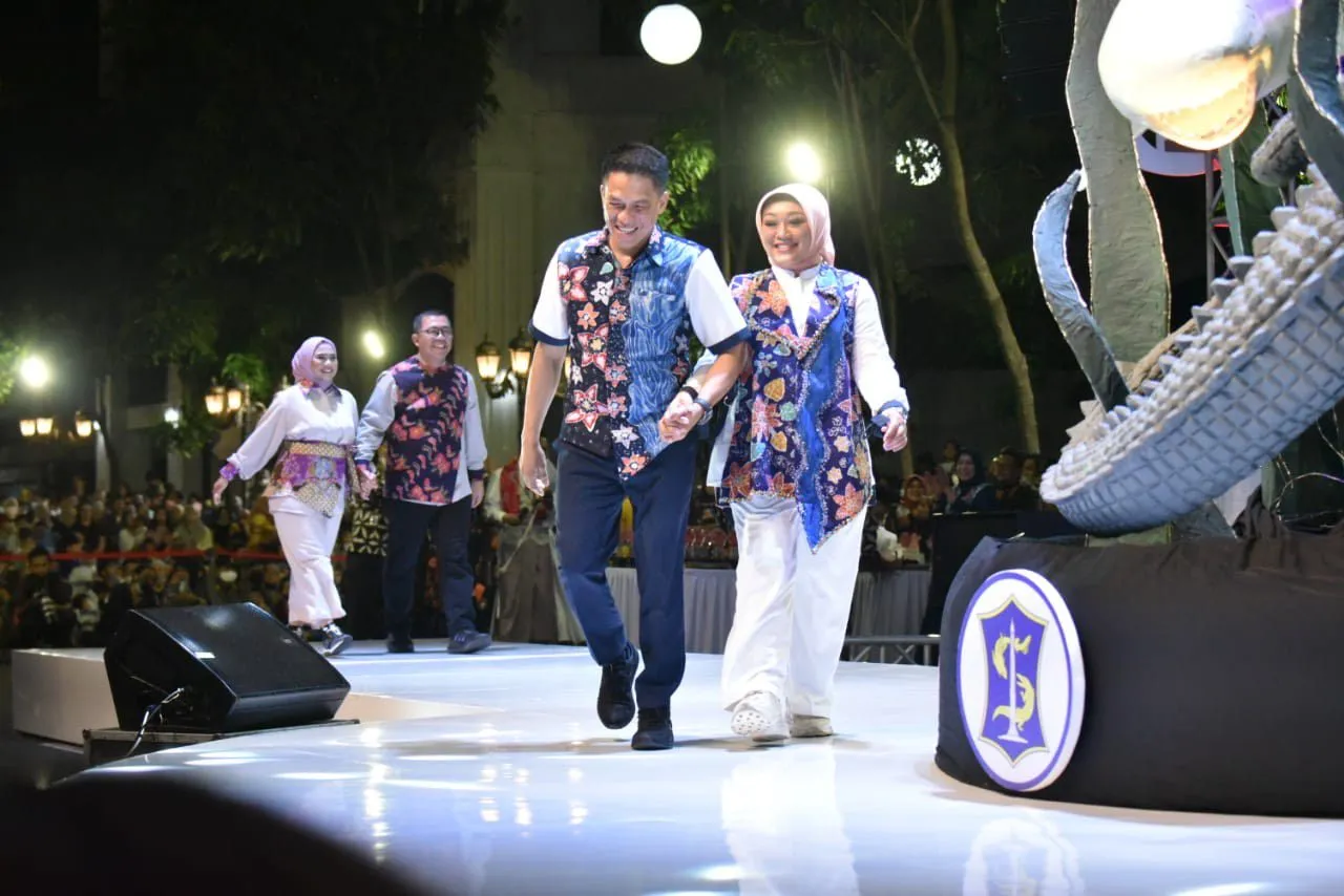 Begini Serunya Lima Kepala Daerah Gerbangkertasusila Fashion Show Batik Nang Tunjungan