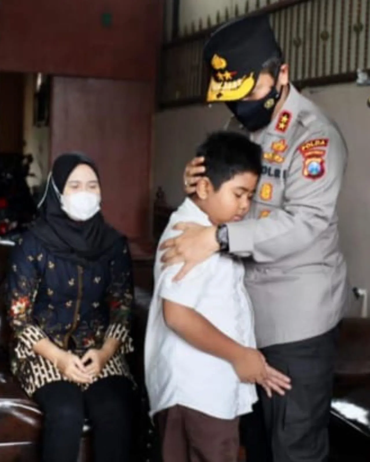 Kapolda Jatim Takziah Ke Rumah Dua Anggota Polri Korban Kanjuruhan