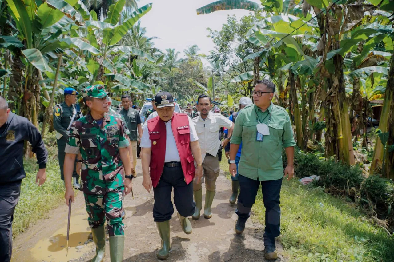 Bersama Pangdam dan Bupati, BUMN Jatim Tinjau Lokasi Banjir di Malang